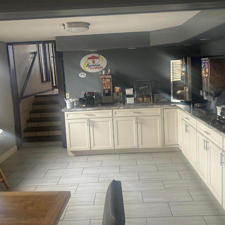 Super 8 By Wyndham Miles City Extérieur photo