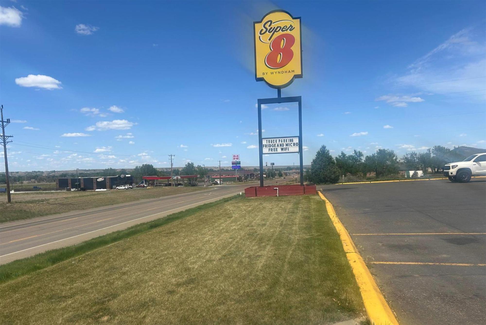 Super 8 By Wyndham Miles City Extérieur photo