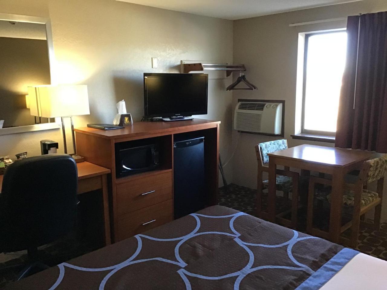 Super 8 By Wyndham Miles City Extérieur photo